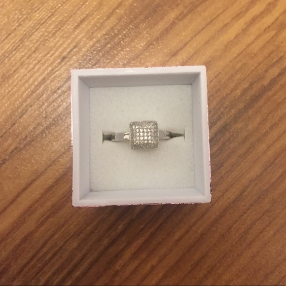 Jewelry - Strerling silver gem stone Center ring size 6 -6.5